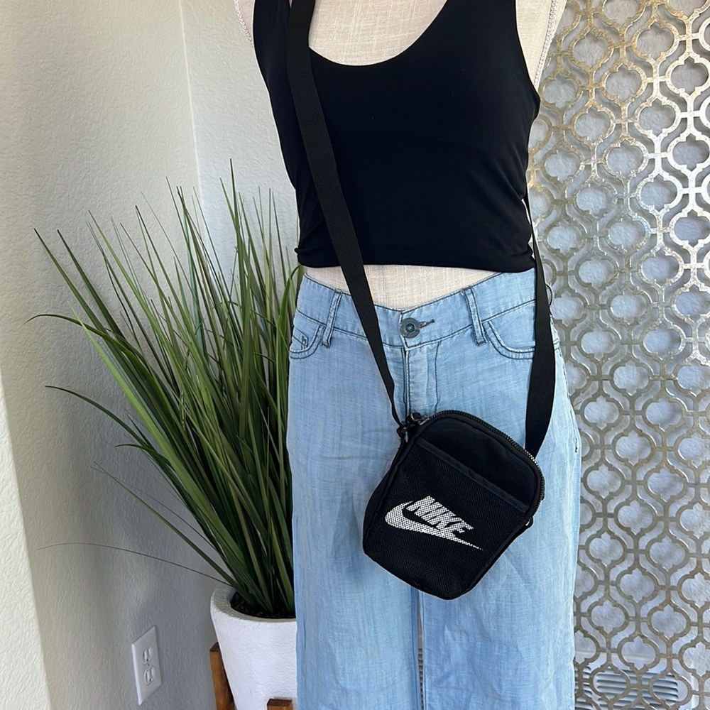 Nike Crossbody bag. NWOT